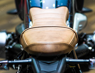 Protection pour siège de moto en cuir